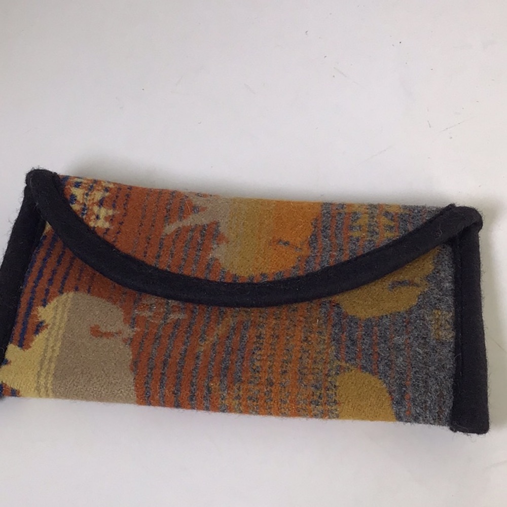 Timberline ltd wool wallet with white buffalo design - Picture 3 of 8